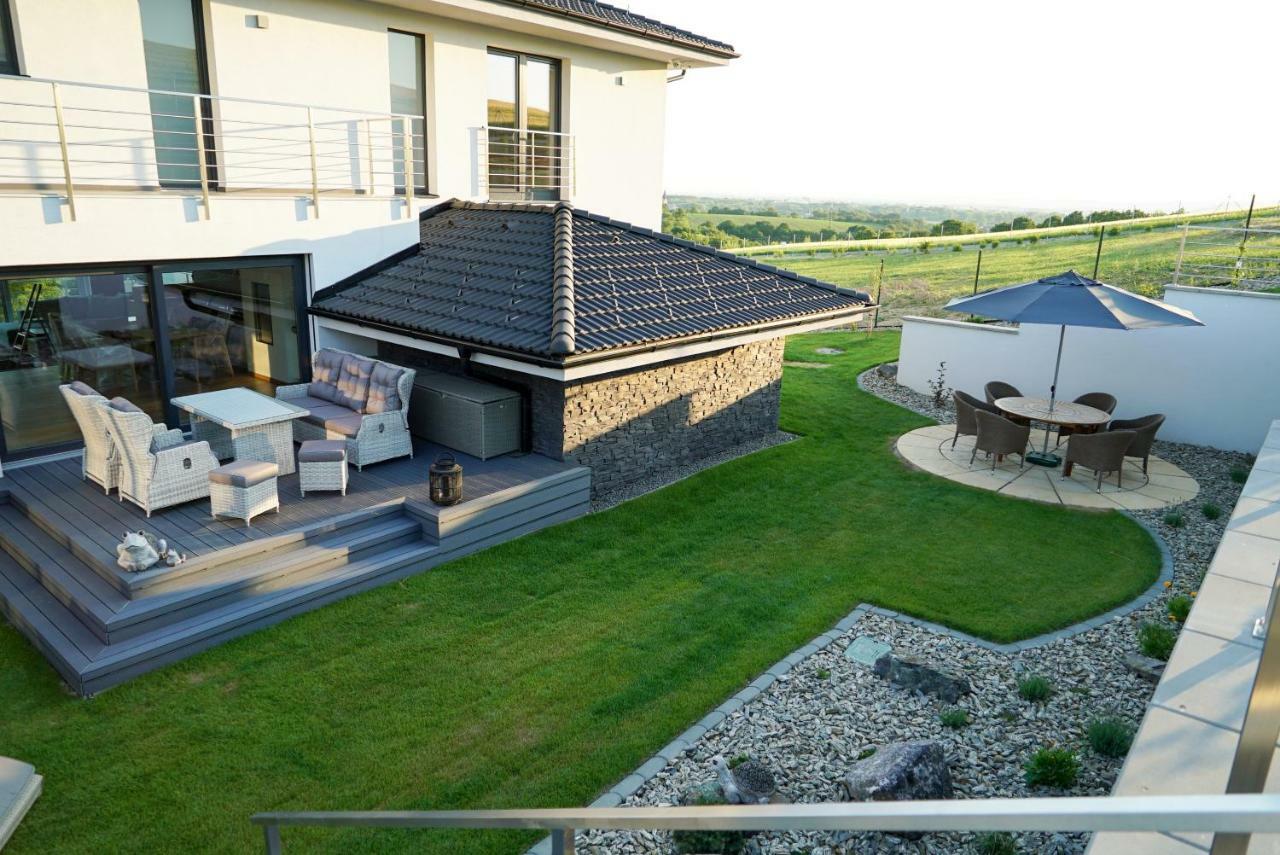Luxury Villa Moravany nad Váhom エクステリア 写真
