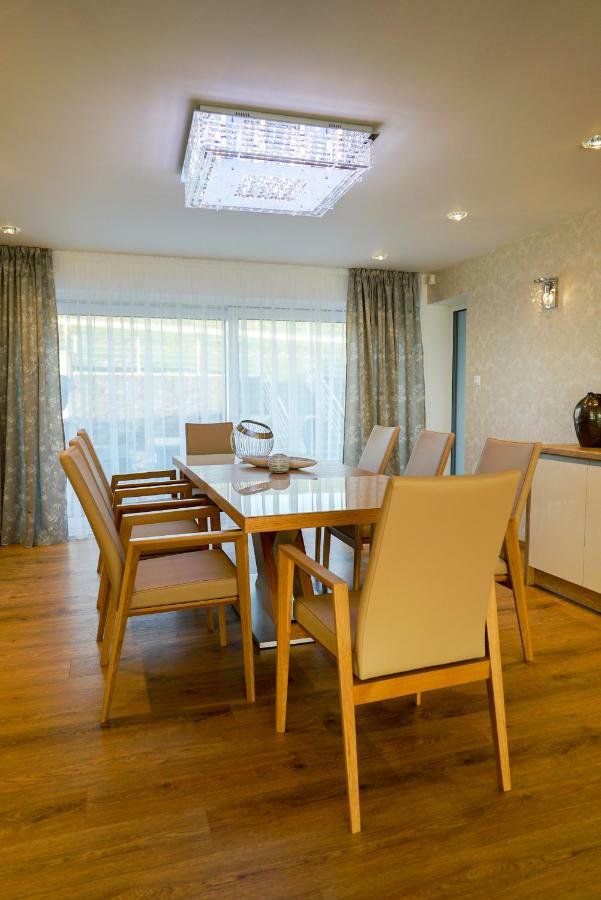 Luxury Villa Moravany nad Váhom エクステリア 写真