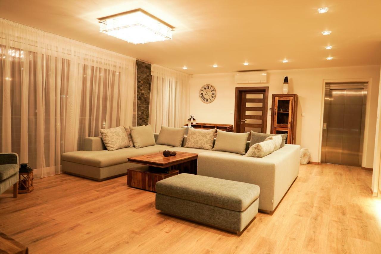 Luxury Villa Moravany nad Váhom エクステリア 写真