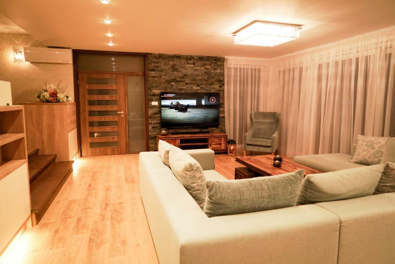 Luxury Villa Moravany nad Váhom エクステリア 写真