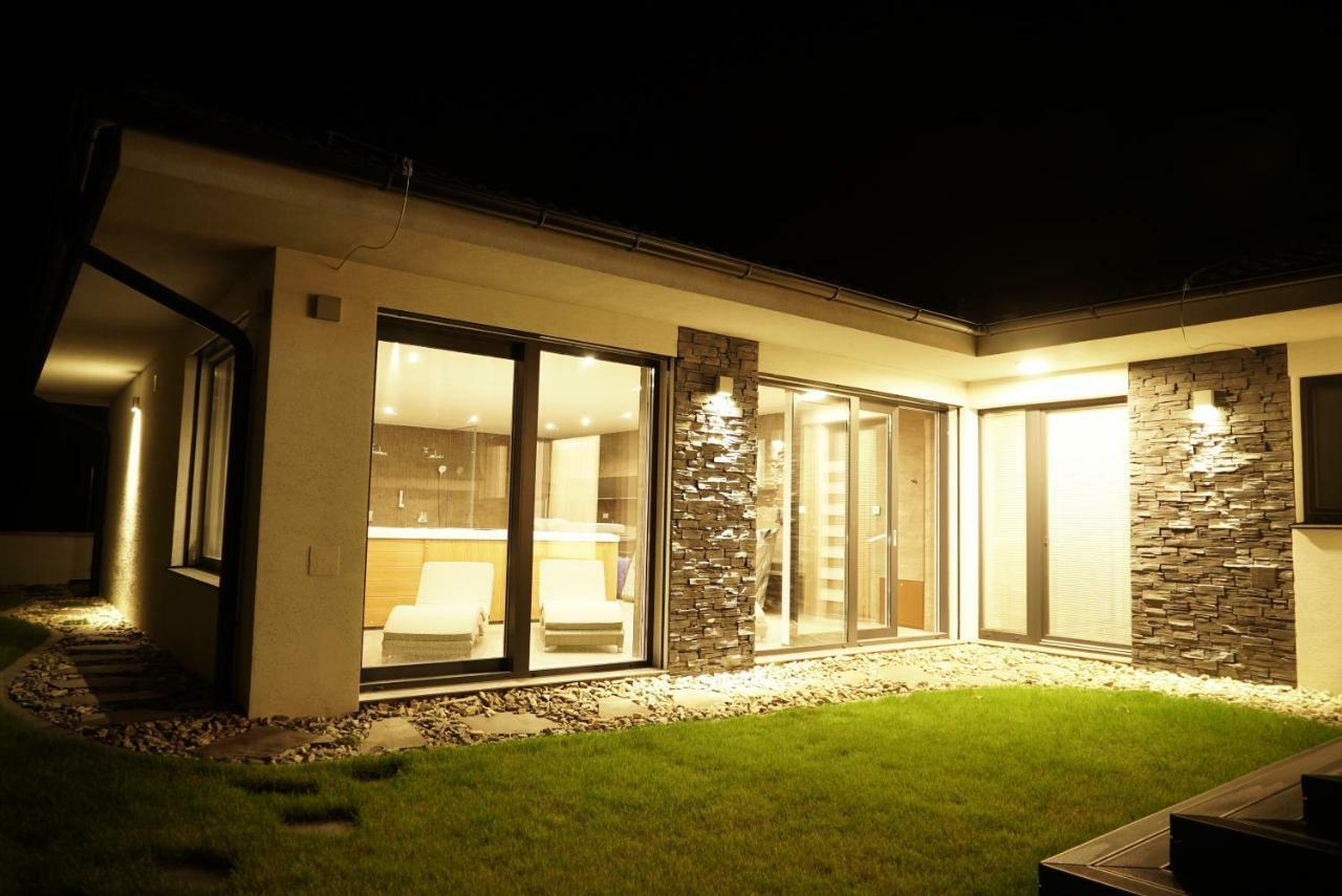 Luxury Villa Moravany nad Váhom エクステリア 写真